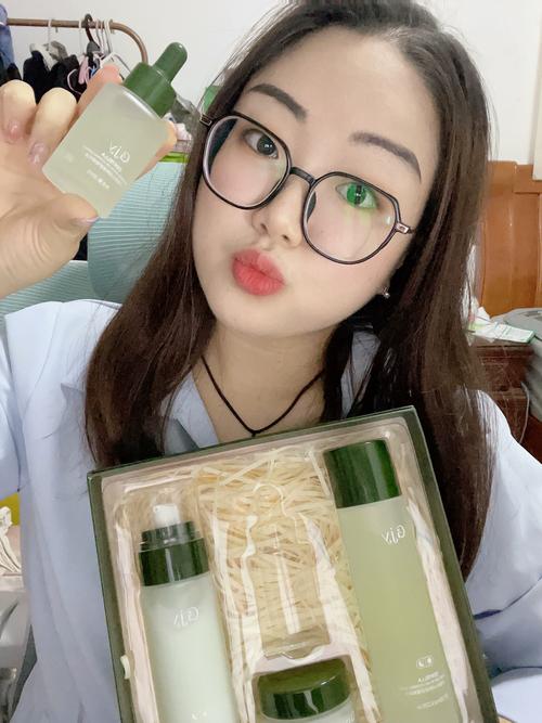 熬夜女生该用哪些护肤品？-图2