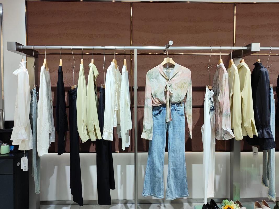 中国自主女装品牌加盟有何优势?-图3 中国自主女装品牌加盟有何优势?-图3