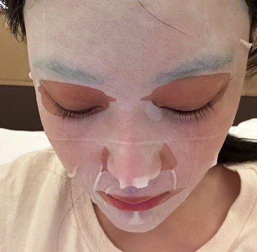 护肤品涂完脸黏怎么办？-图1