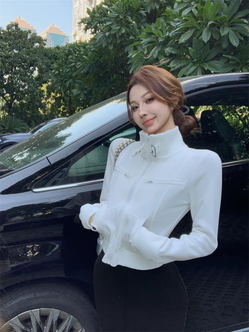 夏季白色上衣夹克怎么选？-图3