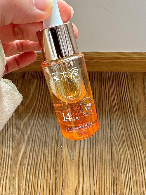 油腻皮肤适合用什么护肤品？-图3