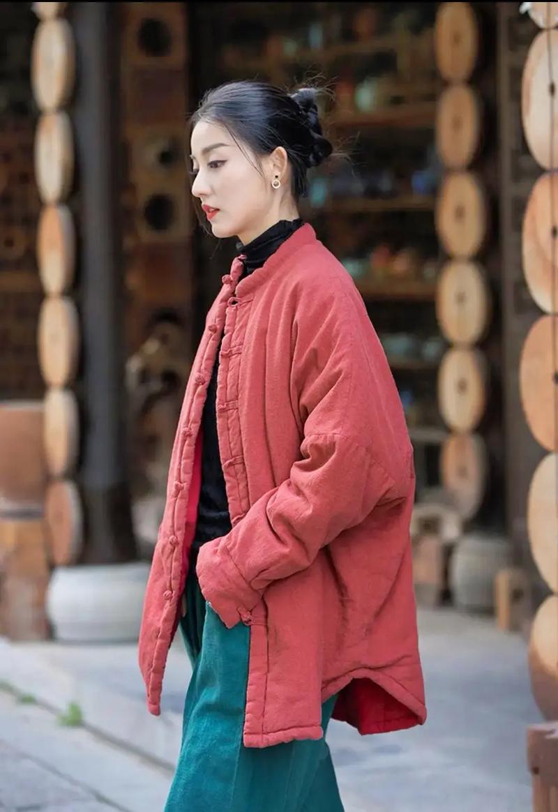 棉麻长款外套怎么搭配显瘦又时髦？-图1