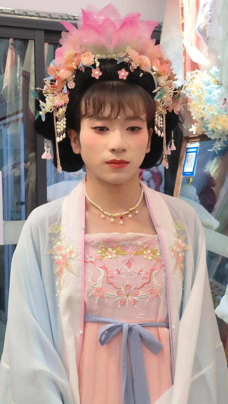 男化女装图片大全，男性穿女装的视觉呈现？-图1