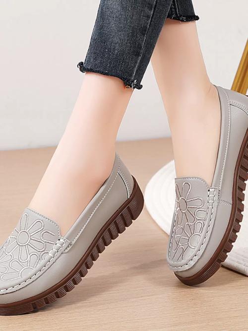 防滑秋鞋怎么选？平底款舒适吗？-图1