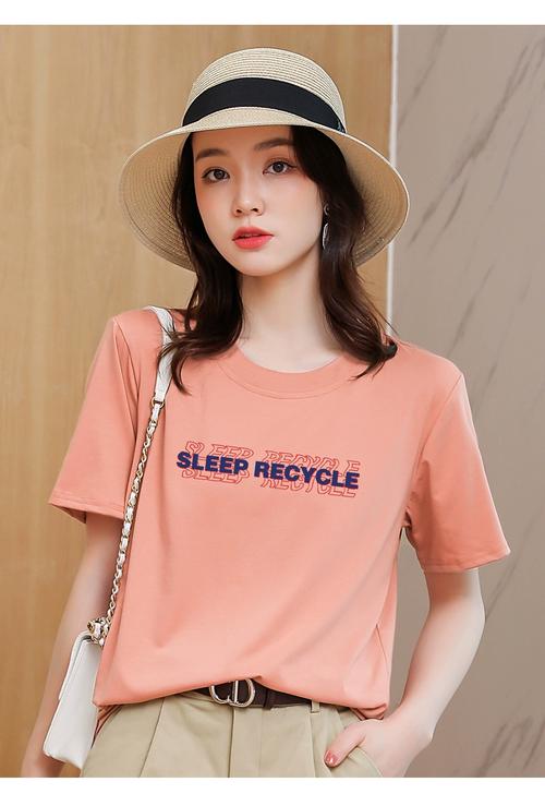 T恤图案如何打造时尚简约女装风格？-图3