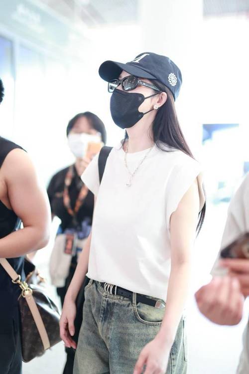 明星款女装短袖外套，今年流行什么？-图2