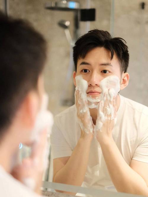 男士洗面奶能美白祛痘吗？-图3