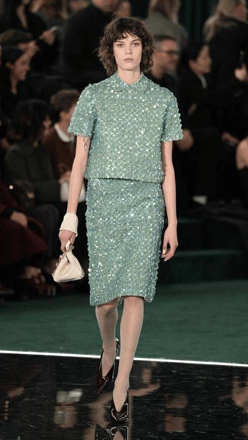 2025女装流行色是哪些？-图2