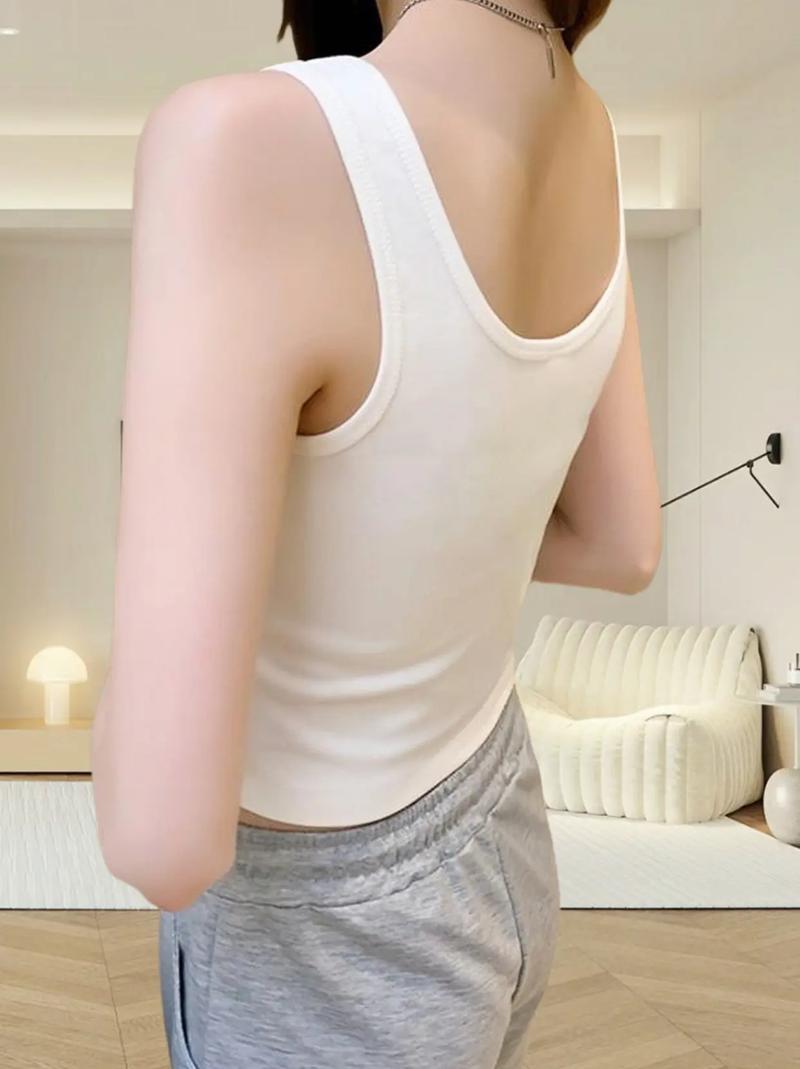 小款背心女装有哪些潮流款式？-图1