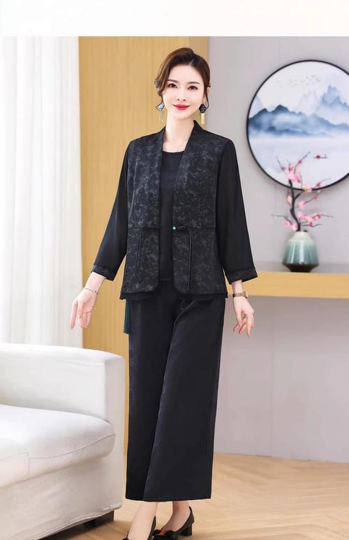 中老年秋套装选款，舒适与时尚怎么平衡？-图1