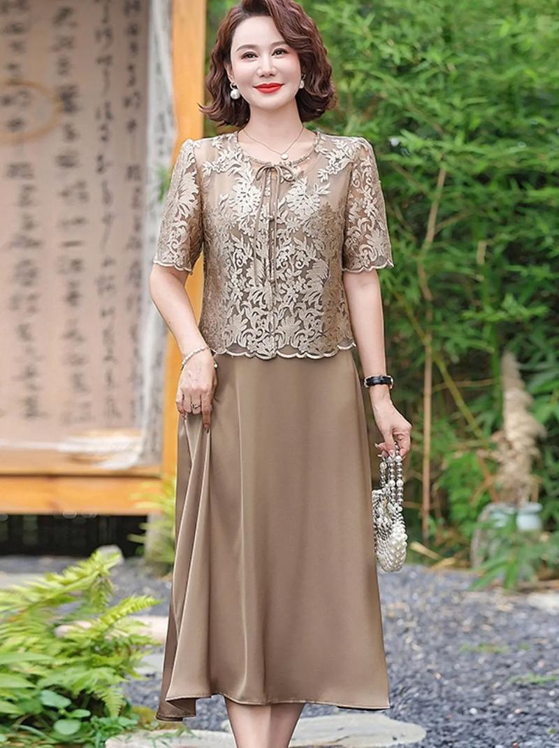 新款中老年夏装女装裙，如何选显瘦又舒适？-图2