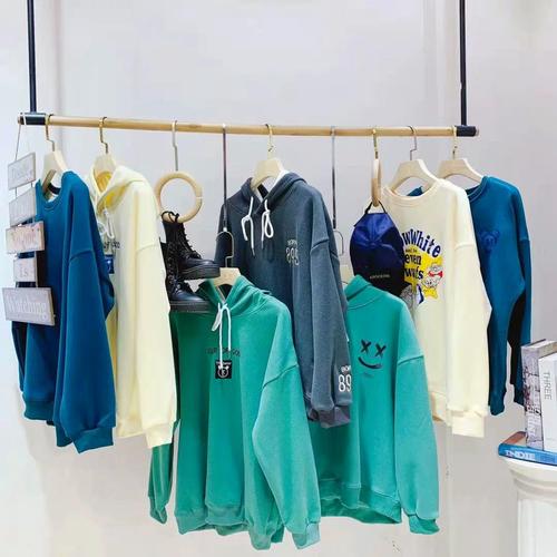 女装卫衣陈列如何吸引顾客眼球？-图2