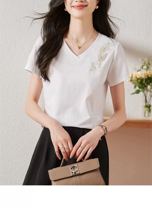 新款夏装女装上衣,时尚怎么选?-图1 新款夏装女装上衣,时尚怎么选?-图1