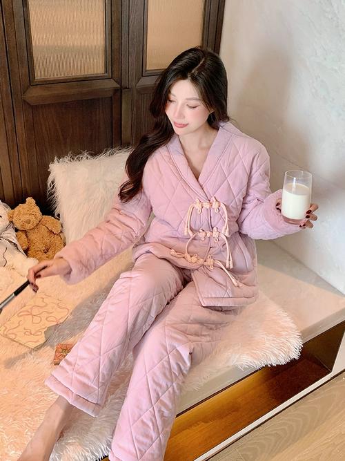 冬季女装外套睡衣，保暖与舒适如何兼得？-图1