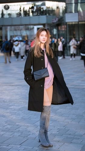 冬季性感穿搭怎么搭才保暖又时髦?-图2 冬季性感穿搭怎么搭才保暖又时髦?-图2