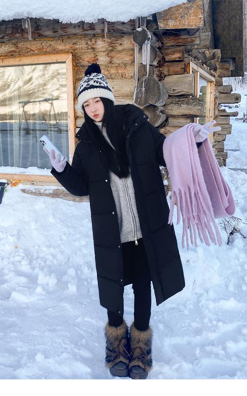 2025冬季女装穿搭怎么搭才时髦又保暖？-图3