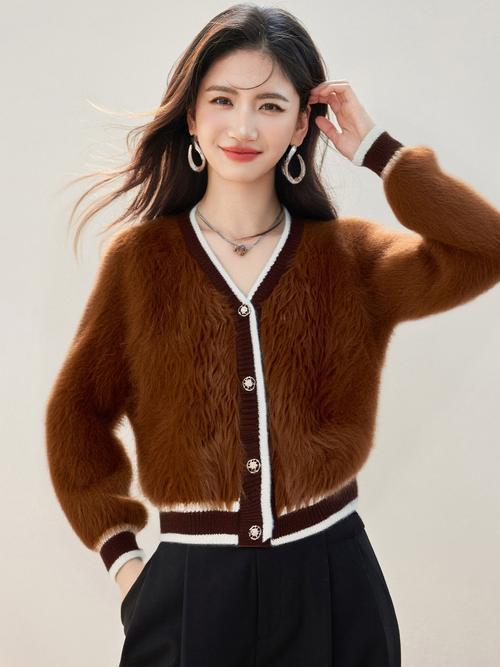 针织外套如何穿出性感气质?-图3 针织外套如何穿出性感气质?-图3