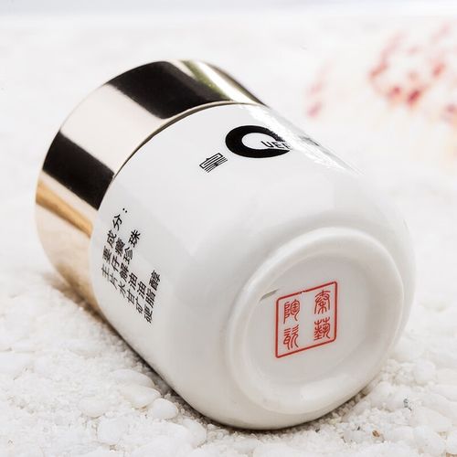 祛斑霜能祛痘吗？-图2