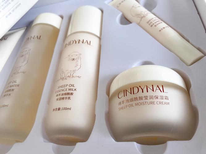 青少年适合用哪些护肤品？-图2