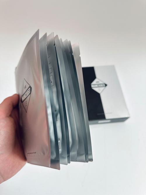 男生祛痘补水美白，面膜能同时搞定吗？-图2