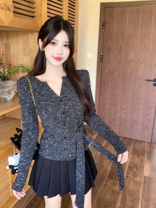 2025收腰女装怎么选？显瘦又时髦的上衣有哪些？-图3