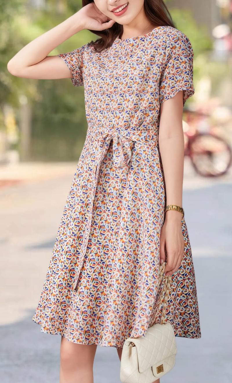 女装夏季发布主题,如何贴合当下流行趋势?-图2 女装夏季发布主题,如何贴合当下流行趋势?-图2