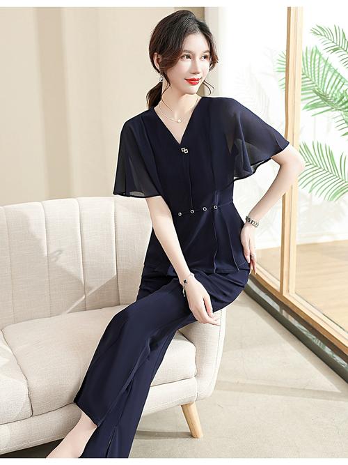 中年女装夏季套装如何选显瘦又时髦?-图2 中年女装夏季套装如何选显瘦又时髦?-图2