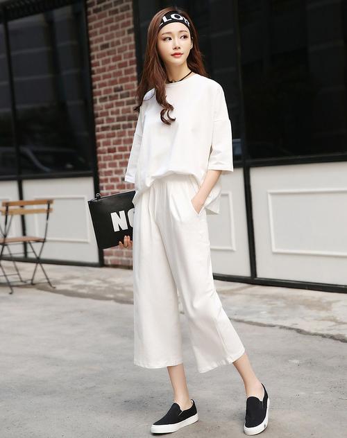 白色休闲套装女装图片，有哪些款式推荐？-图3