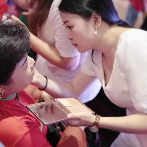 微信兰亭护肤老师是真是假？-图2