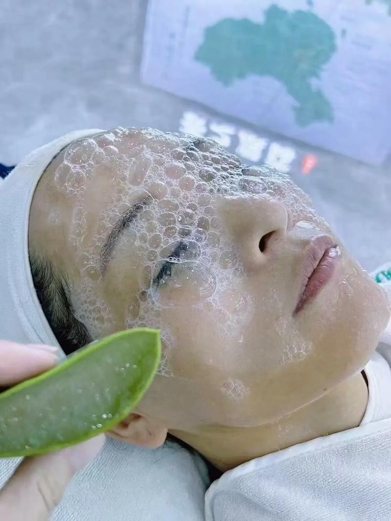 芦荟敷脸祛痘正确做法是什么？-图1