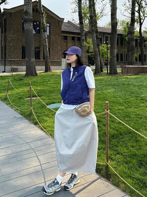 户外女装短款怎么搭？-图2