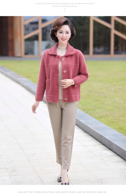 中年女性冬季时尚穿搭怎么搭更显气质？-图2
