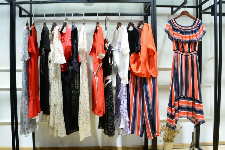 知名女装品牌有哪些？-图2