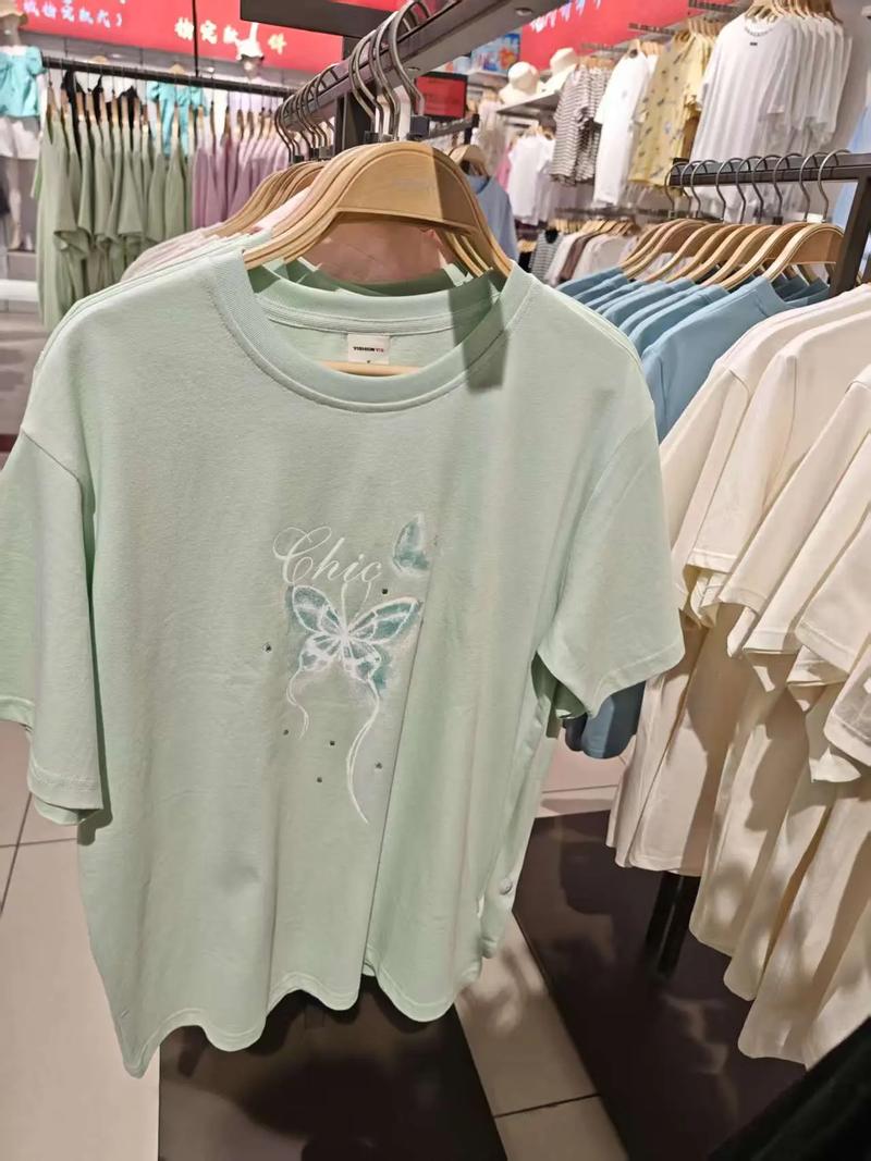 以纯女装2025新款有哪些设计亮点？-图3