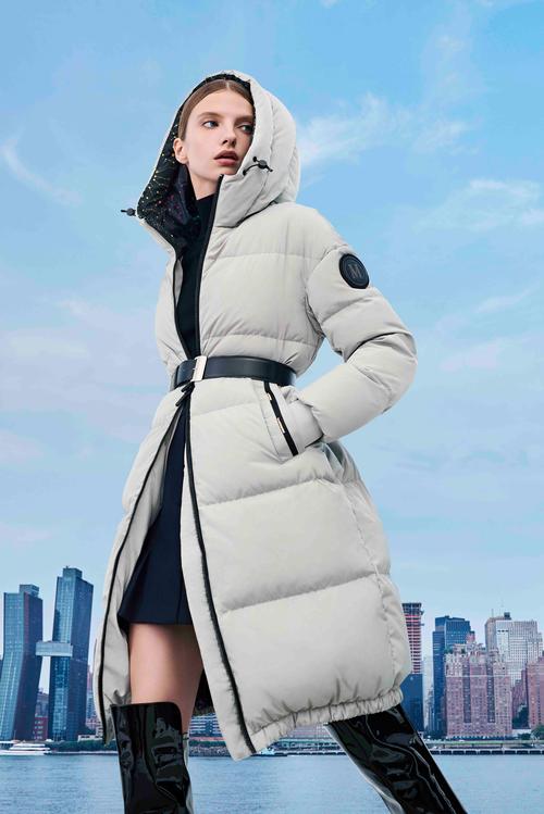 潮流女装广告图，美在何处？-图1