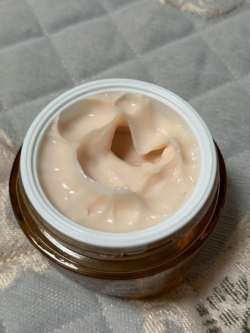 27岁选护肤品，该抗初老还是先维稳？-图2