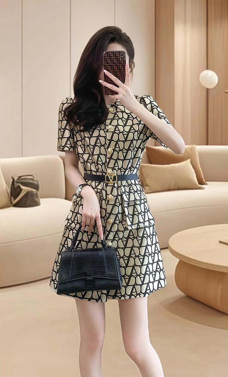 名牌女装裙子图片大全，有哪些新款推荐？-图2