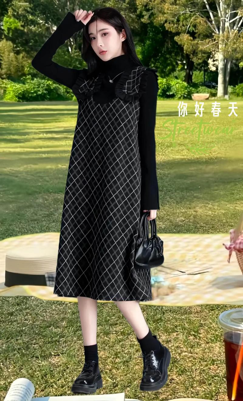 秋冬呢子背带长裙怎么搭更显瘦？-图1