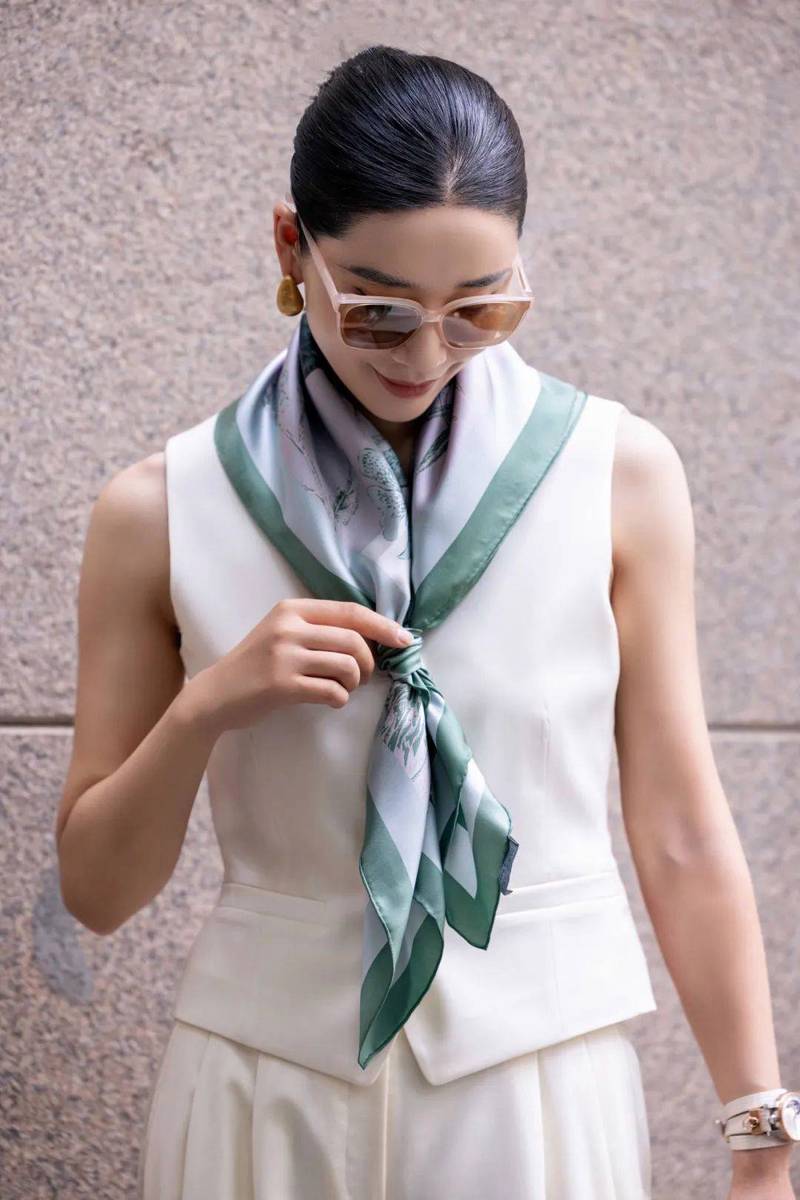 丝巾如何搭配女装更出彩?-图1 丝巾如何搭配女装更出彩?-图1
