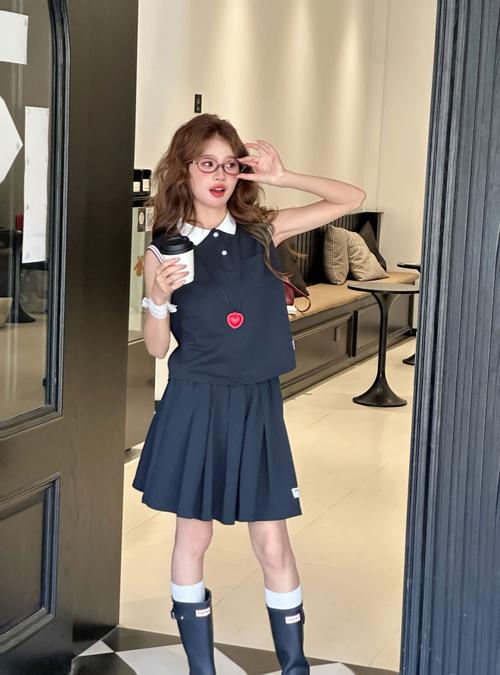 学院风夏季女装，如何搭配出减龄感？-图1