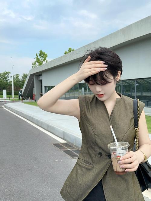 短发女生如何搭配中性女装？-图1