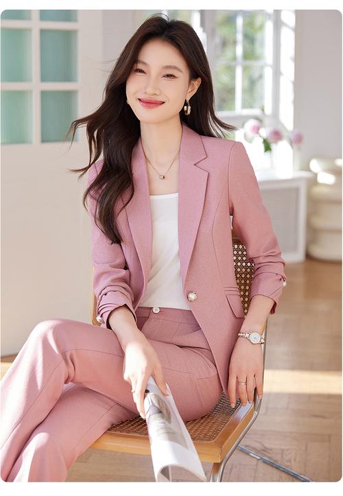 春装女装图片，哪些时尚职业穿搭更吸睛？-图1