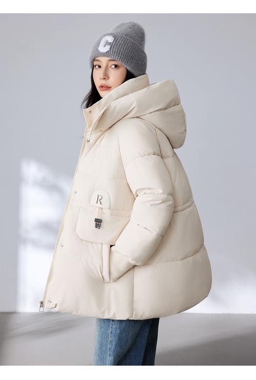 2025冬季女装新款有哪些流行趋势？-图2