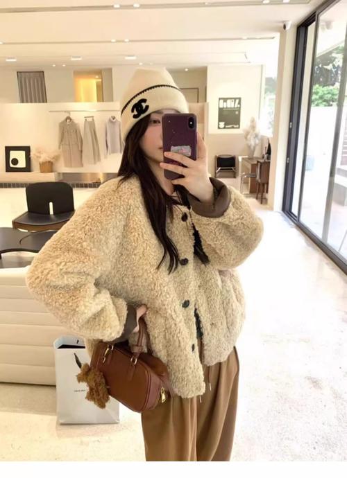 秋季短款外套女，短款怎么选？-图3