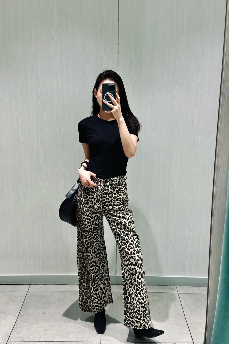 豹纹女装配什么裤子更显气质？-图1