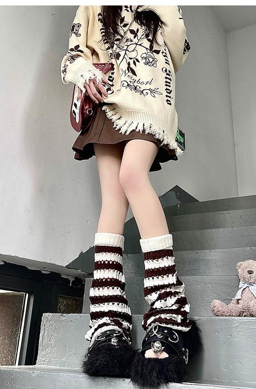 潮流长袜怎么搭女装？-图1