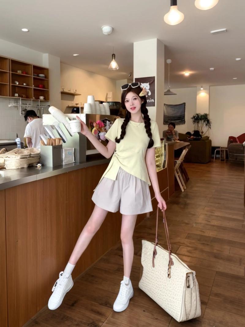 夏季个性女装图片，如何找到适合自己的风格？-图1