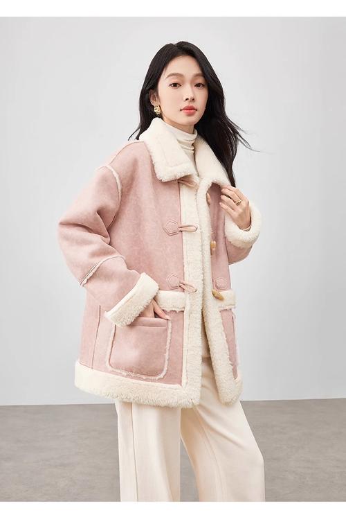 名歌女装2025冬装有何新亮点？-图1