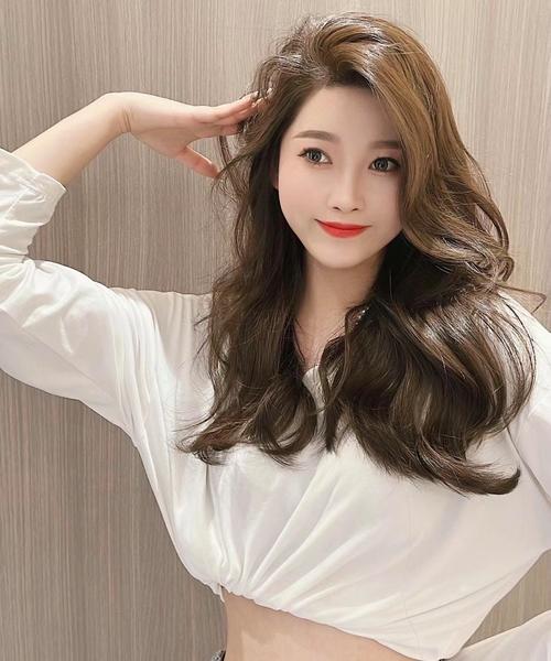 保守女装女生大脸发型-图3